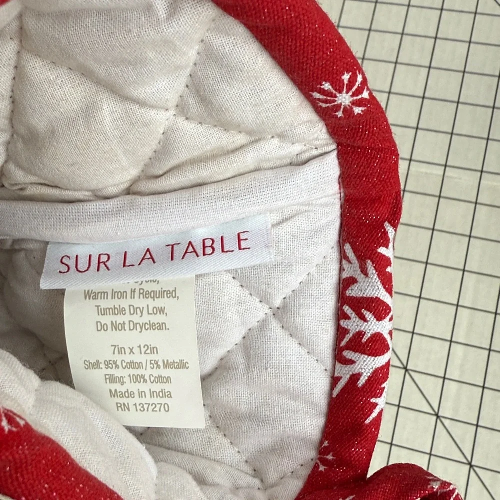 Lot of 3 Christmas Oven Mitts – Sur La Table Snowflake + Farmhouse Holiday